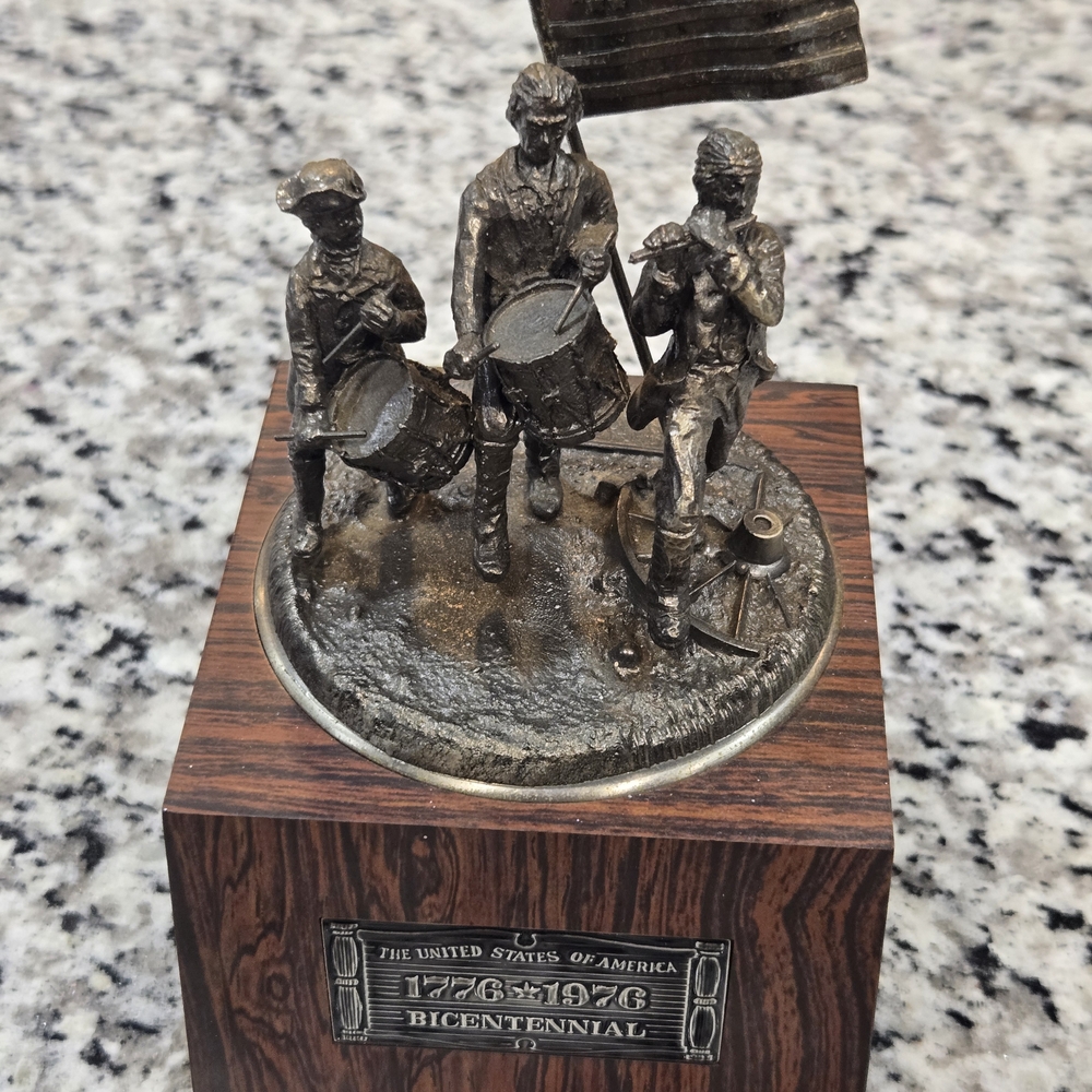 Vtg 1976 USA Bincentennial AM Transistor Radio